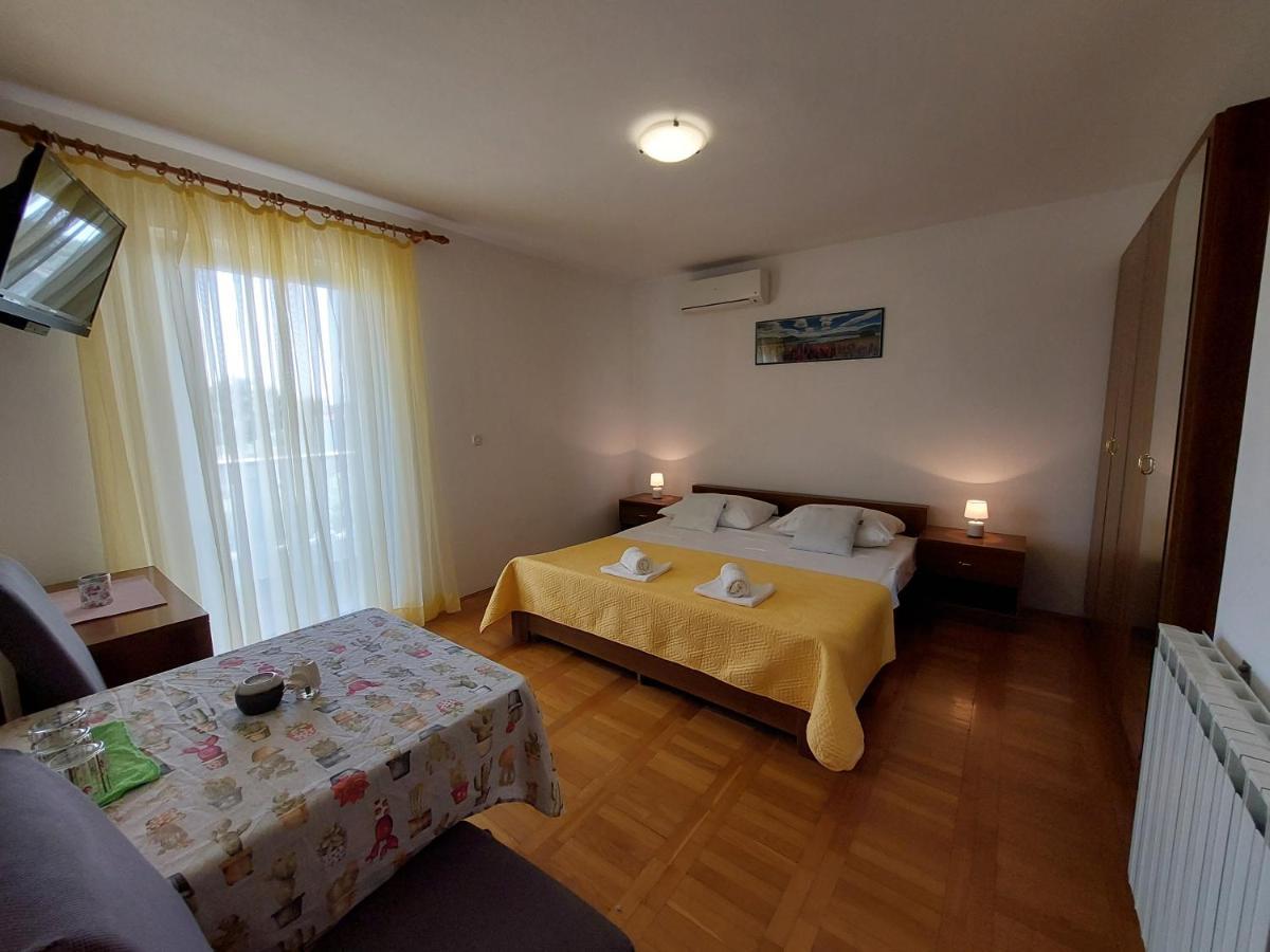 Apartmani Rahela Vodice Exteriör bild