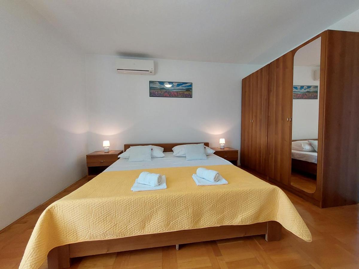 Apartmani Rahela Vodice Exteriör bild