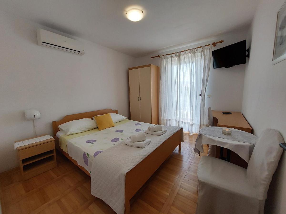 Apartmani Rahela Vodice Exteriör bild