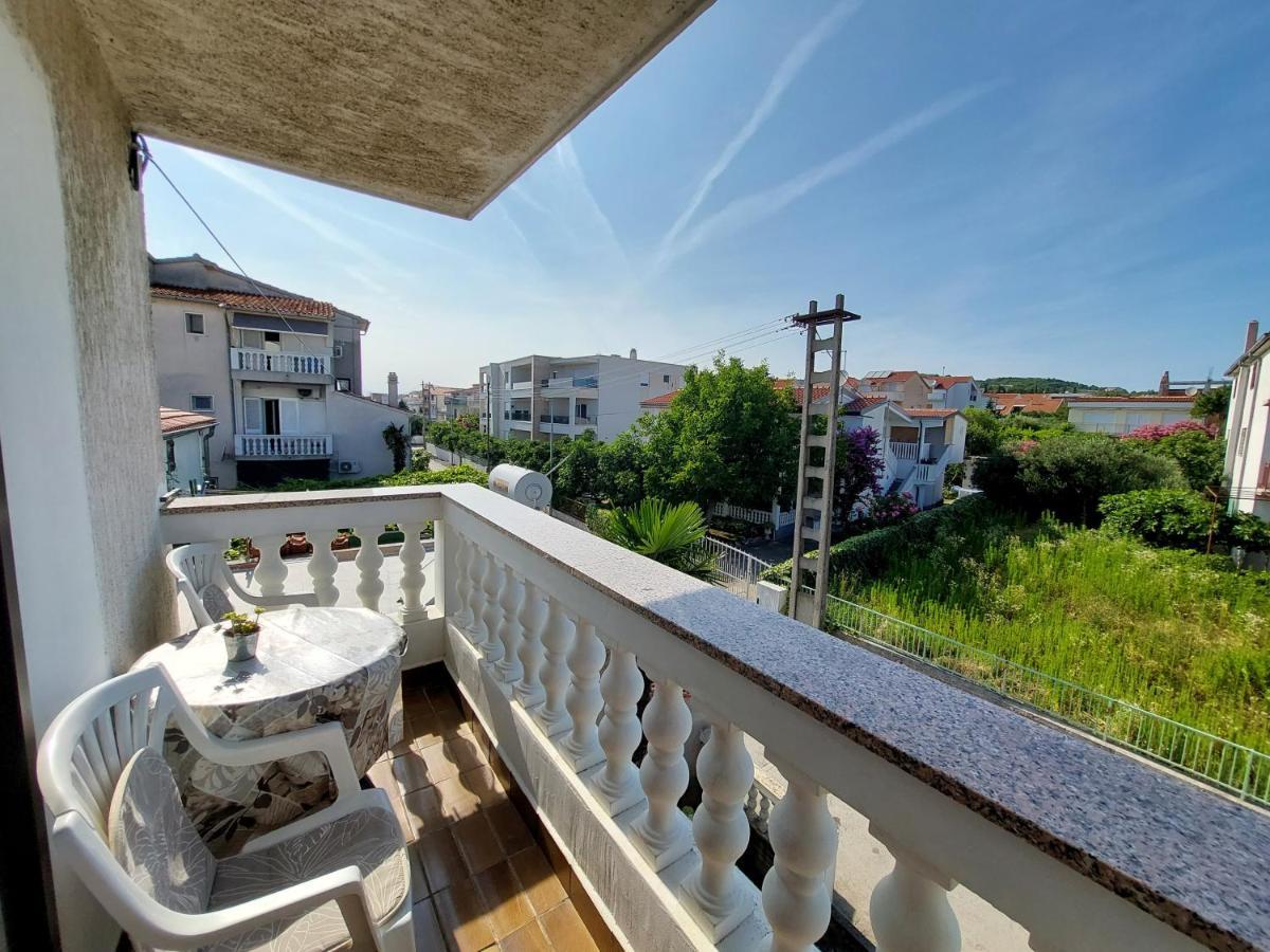 Apartmani Rahela Vodice Exteriör bild